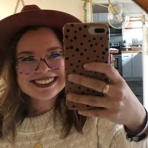 Meet your Posher, Holley